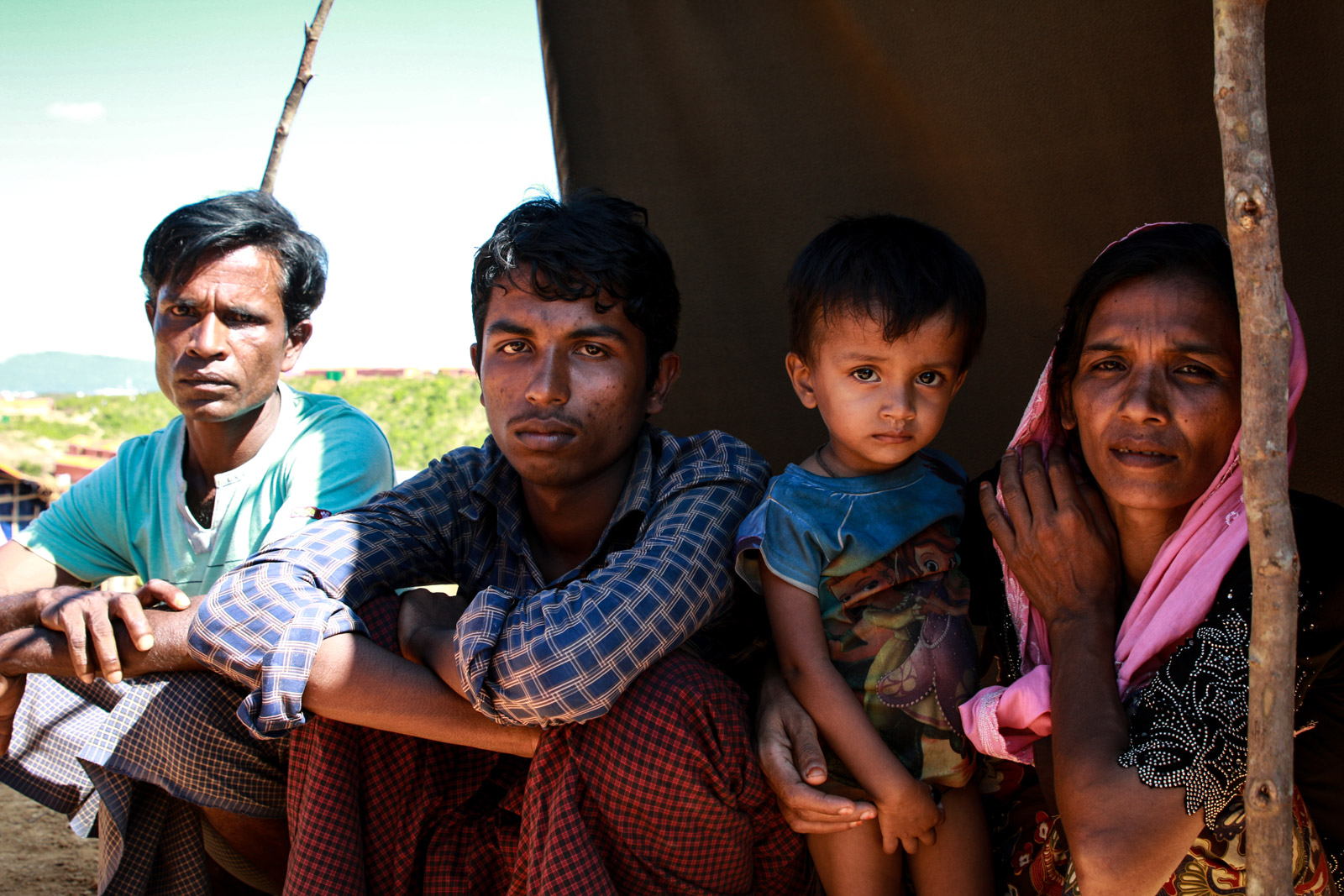 Zumail (left) and Unia (right) with the two children they have left. Your support means refugees like them can get the shelter they desperately need.